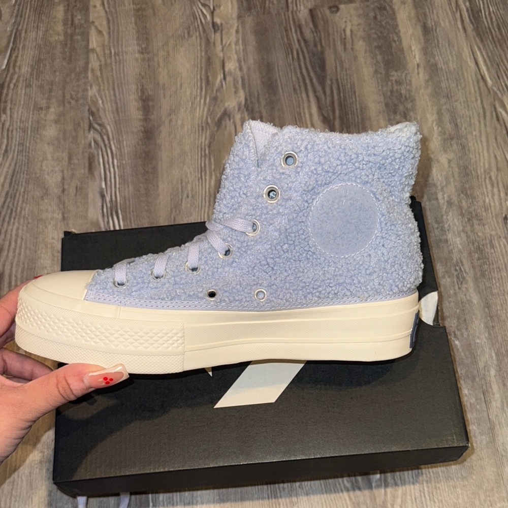 Brand new Converse Sherpa platform size 7